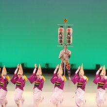 越谷コミュニティセンター舞台会場では座って見ることが出来ます