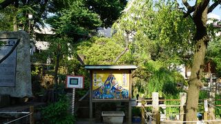 何んとも風情ある富士塚の案内板