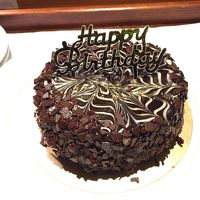 滞在中誕生日の友がいて部屋にサプライズケーキが