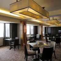 クラブラウンジ、こちらはダイニングスペース