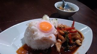 ドックヤードガーデン　B2階　みらい横丁　タイ料理レストラン