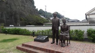 二人の時代に思いをはせる。