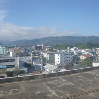 部屋から上杉神社方面を望む