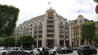 ルイ・ヴィトン本店で買い物