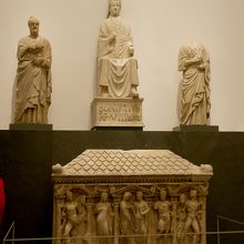 アルノルフォ・ディ・カンビオによる教皇ボニファティウス８世