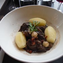 ビーフの赤ワイン煮です。