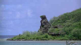 ゴジラ岩といいますが