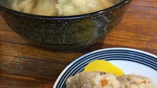 柔らかすぎない麺とお出汁とごぼ天のハーモニーが最高！