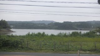 房総半島の真ん中付近にある湖です。