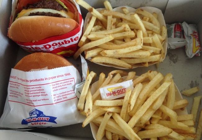 インアンドアウトバーガー (サウ セパルベーダ ブールバード店 インアンドアウトバーガー (サウ セパルベーダ ブールバード店