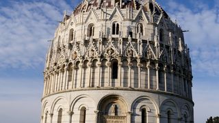 音響の素晴らしい洗礼堂　係りの人がカウンターテノールで歌ってくれる