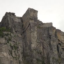 下から見たプレーケストーレン