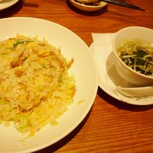炒飯とスープ
