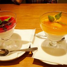 ベリー杏仁豆腐とマンゴー杏仁豆腐