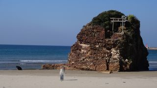 国譲り、国引きの神話で知られる浜だがアクセス不便