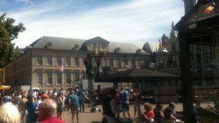 ブルグ広場の東側にある