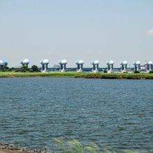 揖斐川越しの長良川河口堰