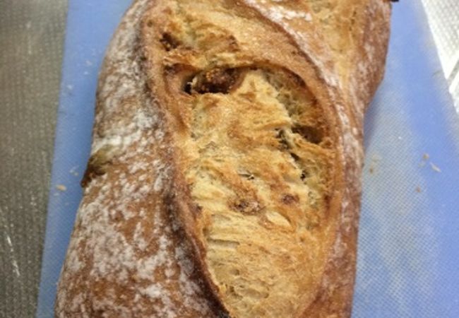 本店にはパンもあります