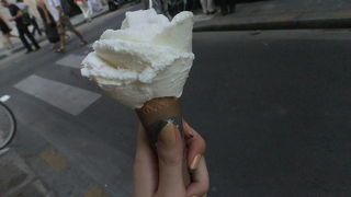 バラの形のジェラート