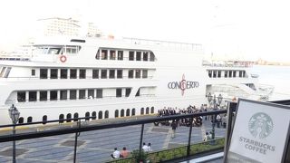 ランチやディナーができる豪華客船