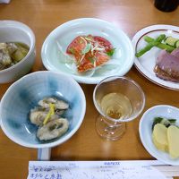 1日目夕食（鮎南蛮漬け、サーモン刺身、ローストビーフなど）