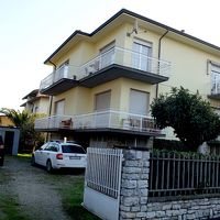 この3階　駐車場付き　2階は大家さんの住居