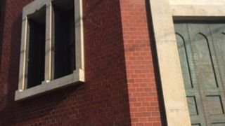 独特な煉瓦造りの建物