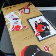 ノベルティグッズもマレーシア価格、記念に買っても良いかもです