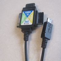 部屋備付のコード。充電器を忘れても安心。