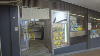 駅構内の立ち食いそば店