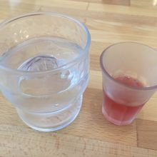 巨峰酢にびわの葉エキスがプラスされた食前酢