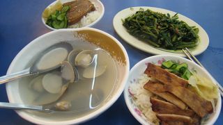 高雄Ｂ級グルメを食べ歩きするなら、小サイズが便利。