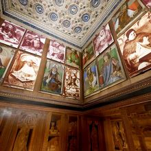 フェデリコ公の書斎