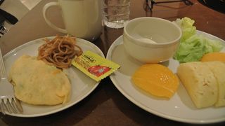 ホットミールは朝５時から