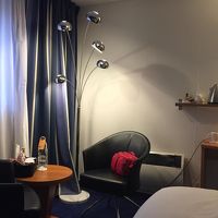 ダッチデザインなのかな？　なフロアランプが都会的