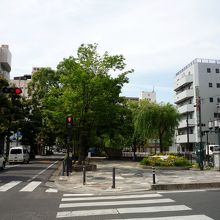 用水路添いに整備された緑道公園