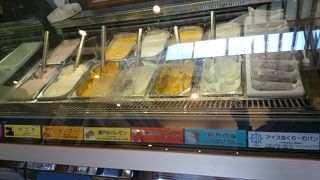 海を眺めながらジェラート