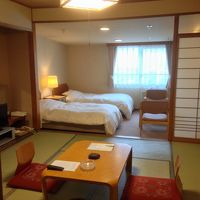 一泊二食7800円の基本の客室。和洋室です。