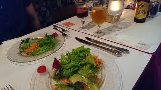 昔ながらの店内、おいしいお料理