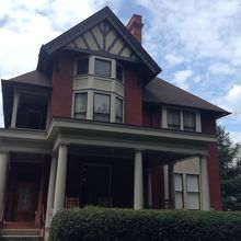 ピーチツリー通りの方から建物が見えます。