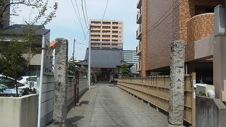 閑静な住宅街の中にあります