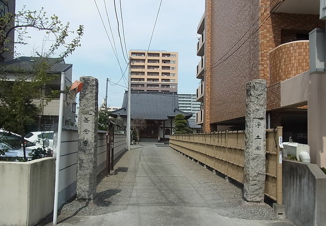 閑静な住宅街の中にあります