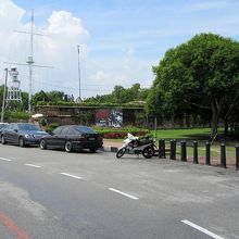 海岸に沿って歩いていたら、目の前に要塞の姿が見えました