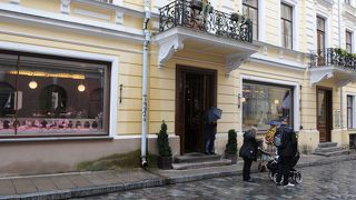 コーヒー豆を一杯分ずつ挽いて出してくれる老舗カフェです！