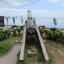 要塞北西部分の突端に備え付けられたカノン砲でしたが…