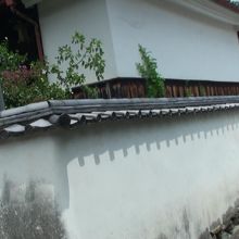 真田庵に向かう土塀