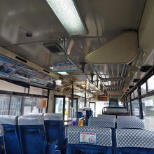 バス車内