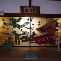 座敷内は歴史を感じる