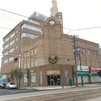 表通りから見た外観。北島三郎記念館入り口。