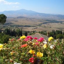 カステッロ通りから見たオルチャの谷